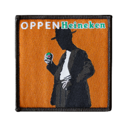 Orange tygmärke med texten 